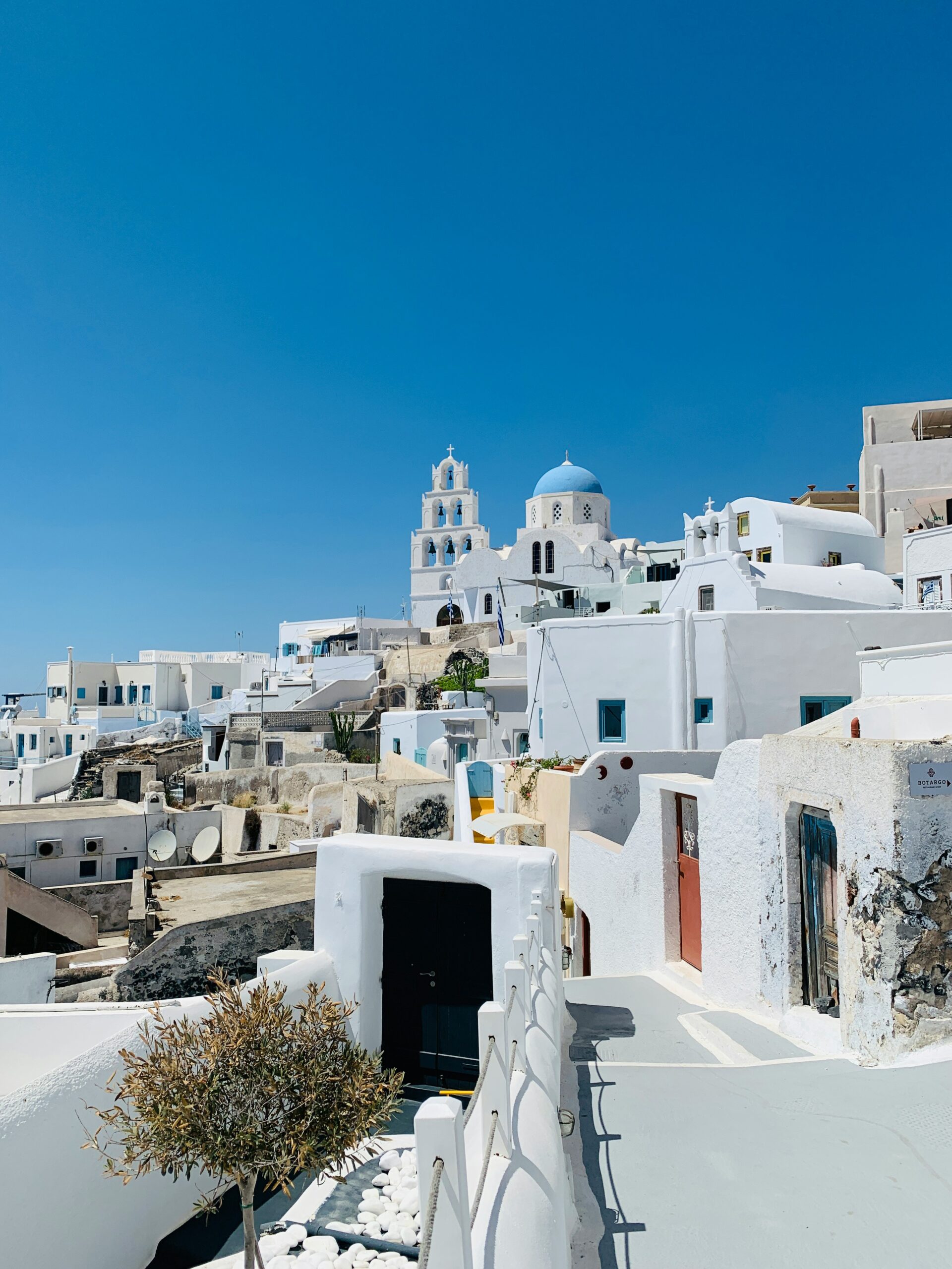 White Walls & Birthday Thrills: Santorini by Luxe Tribes photo 2